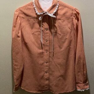 Vintage Women’s Rockmount Ranch Wear Peach Shirt. Size 34. Show saddle ready.